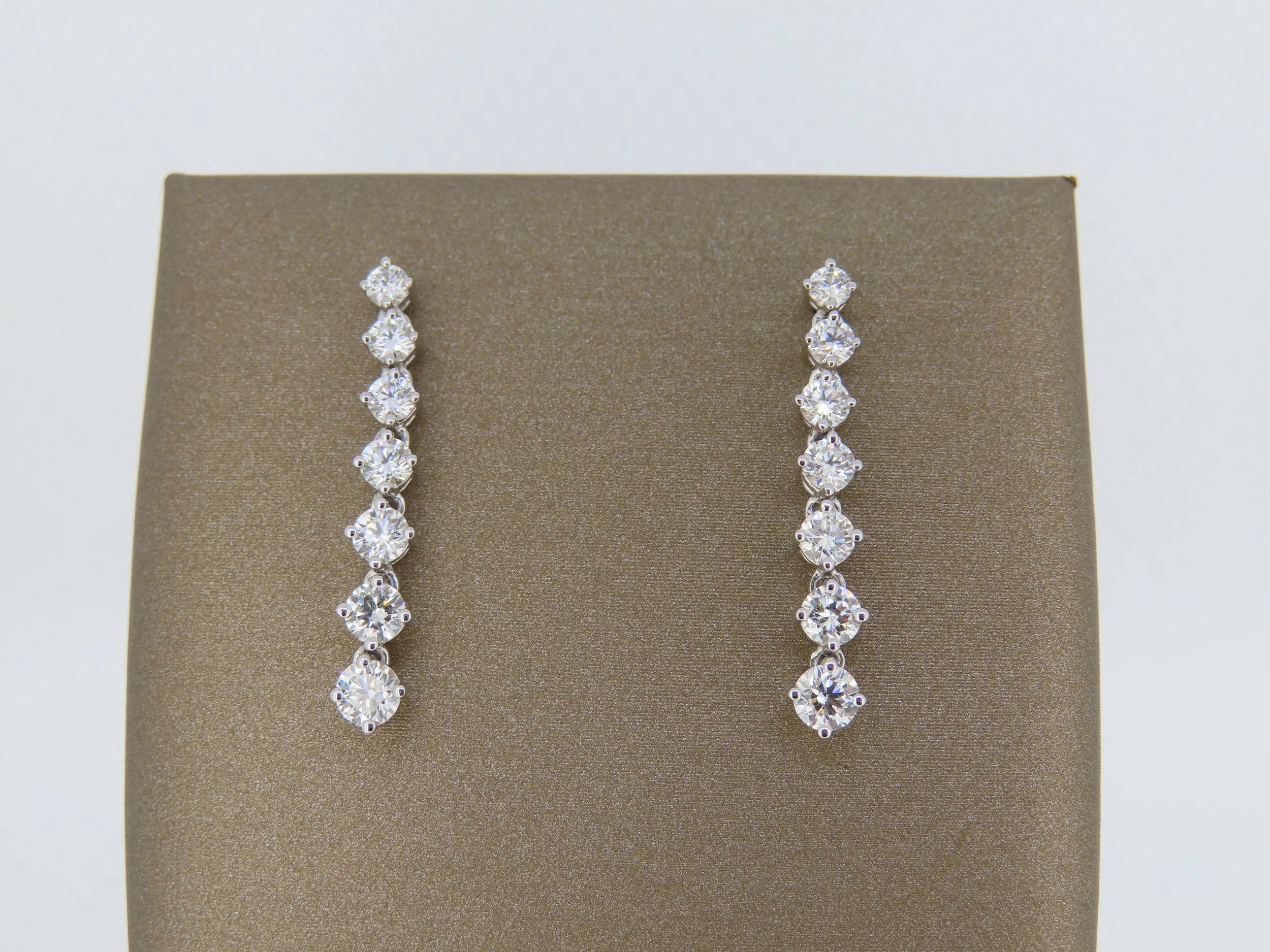 Dangle earrings | Greco Jewelers